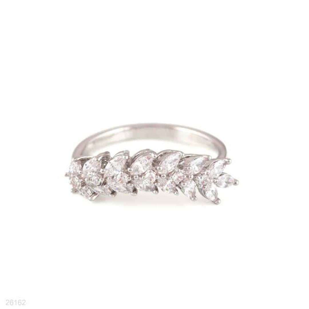 DAZZLING SILVER MARQUISE RING
