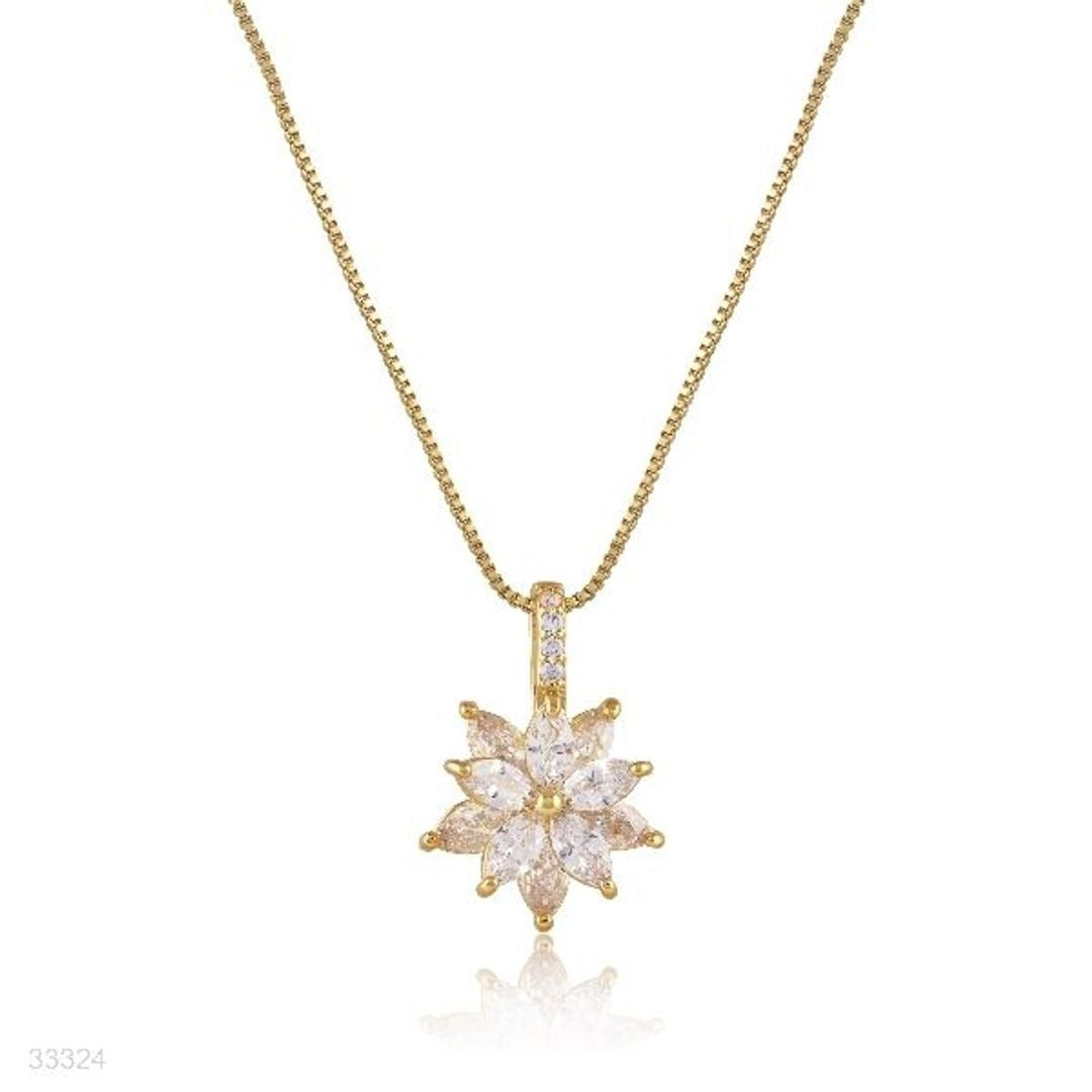 ENTRANCING FLOWER GOLD NECKLACE